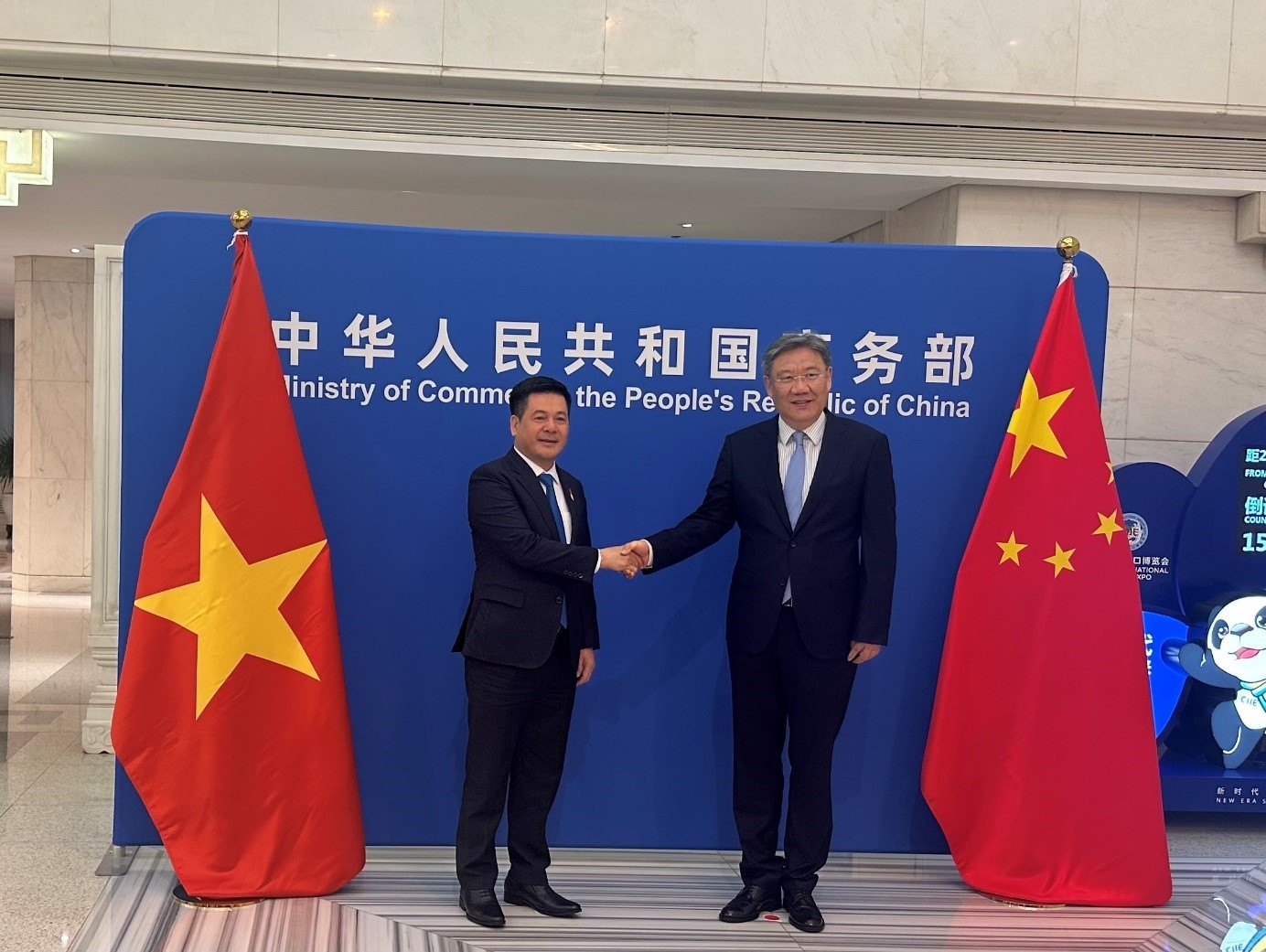 越南工贸部部长阮鸿延与中国商务部部长王文涛 越南工贸部部长阮鸿延与中国商务部部长王文涛