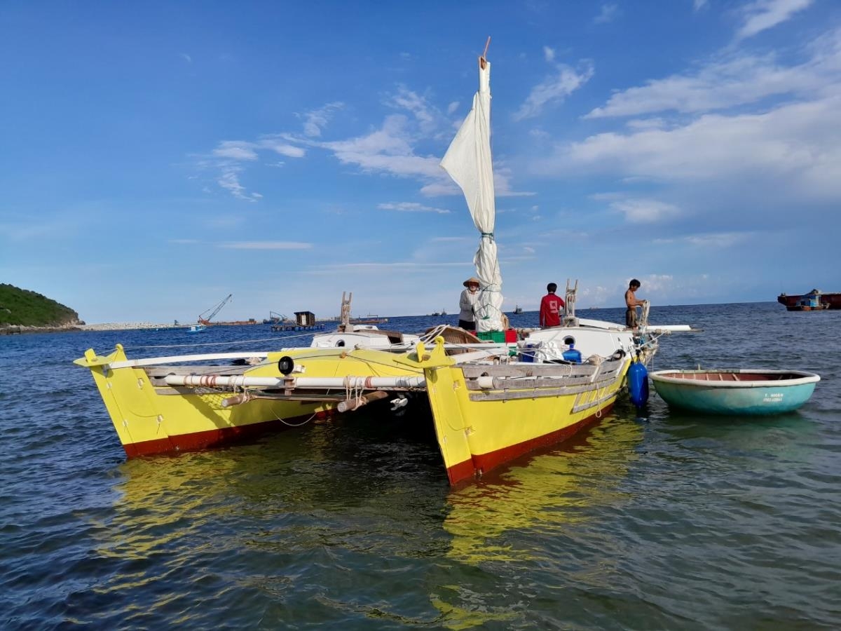 广义省接收在海上漂流的一名外国人和一艘帆船 广义省接收在海上漂流的一名外国人和一艘帆船