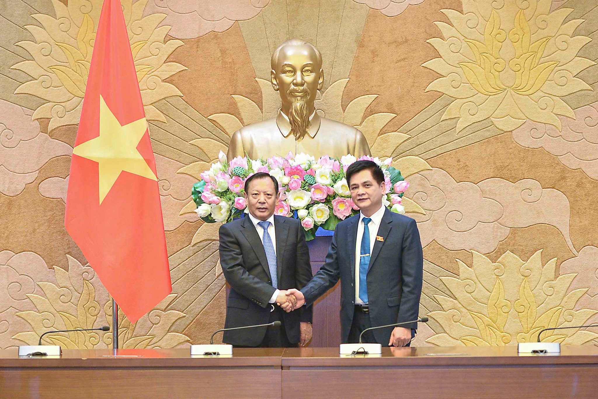 越南国会民族委员会副主席阮林成会见了来访的中国国家民族事务委员会副主任边巴扎西 越南国会民族委员会副主席阮林成会见了来访的中国国家民族事务委员会副主任边巴扎西