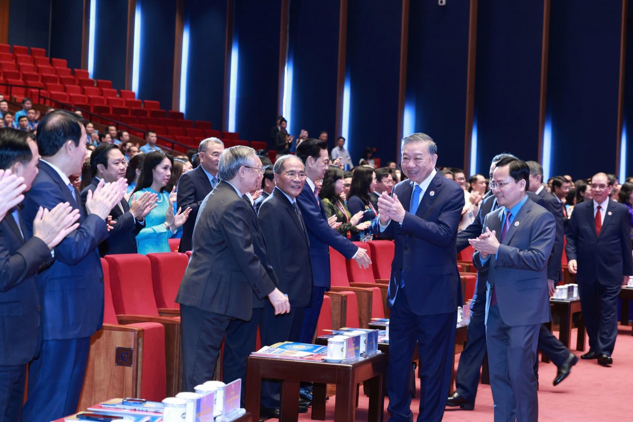越南工会第十四次全国代表大会隆重开幕 Khai mạc Phiên trọng thể Đại hội Công đoàn Việt Nam lần thứ XIV