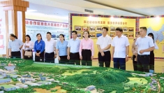 越南祖国阵线宣光省委员会代表团访问中国广西百色市并开展工作交流