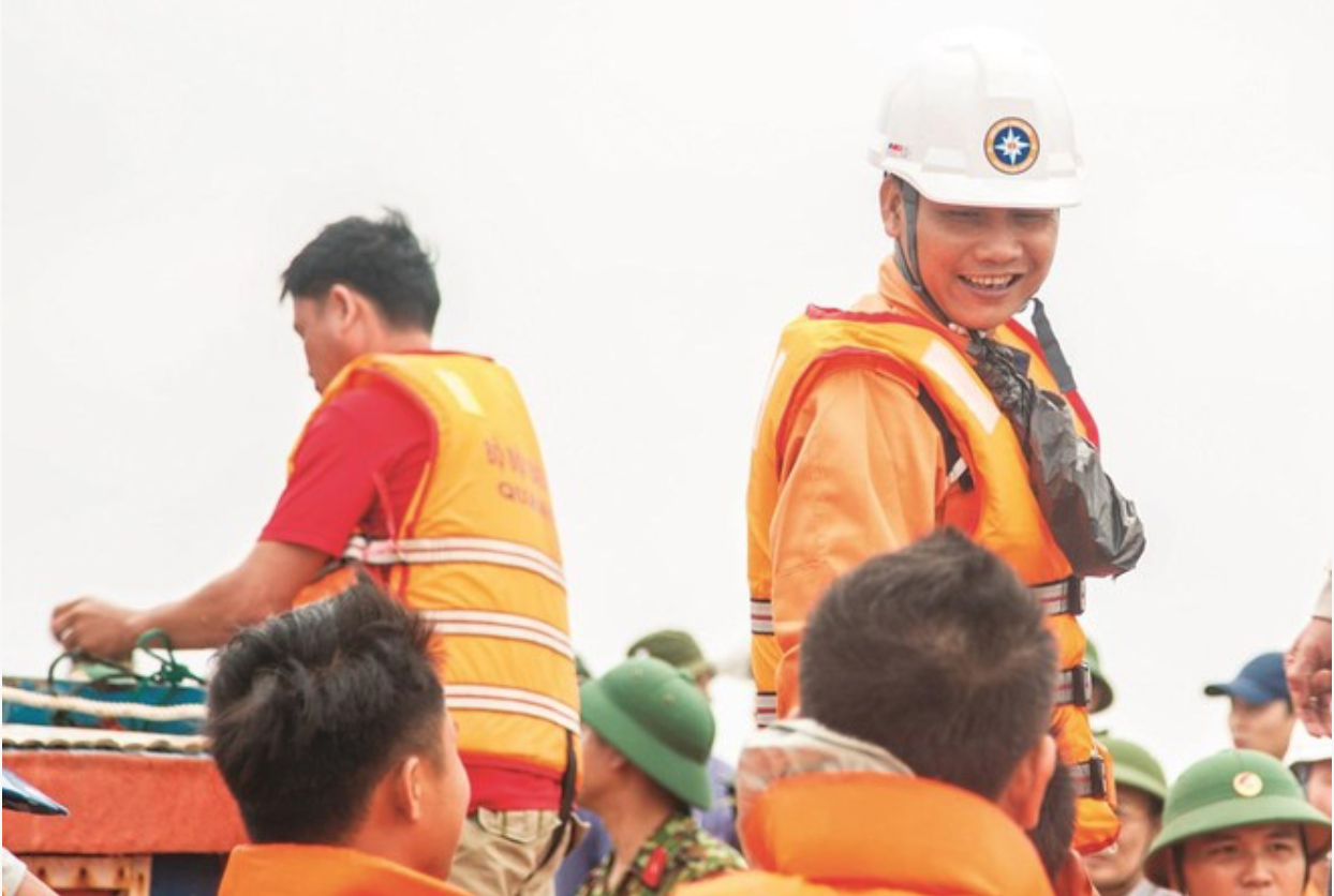 Bản in : 越南一名搜救员荣获国际海事组织的海上特别勇敢奖 | Vietnam+ (VietnamPlus)