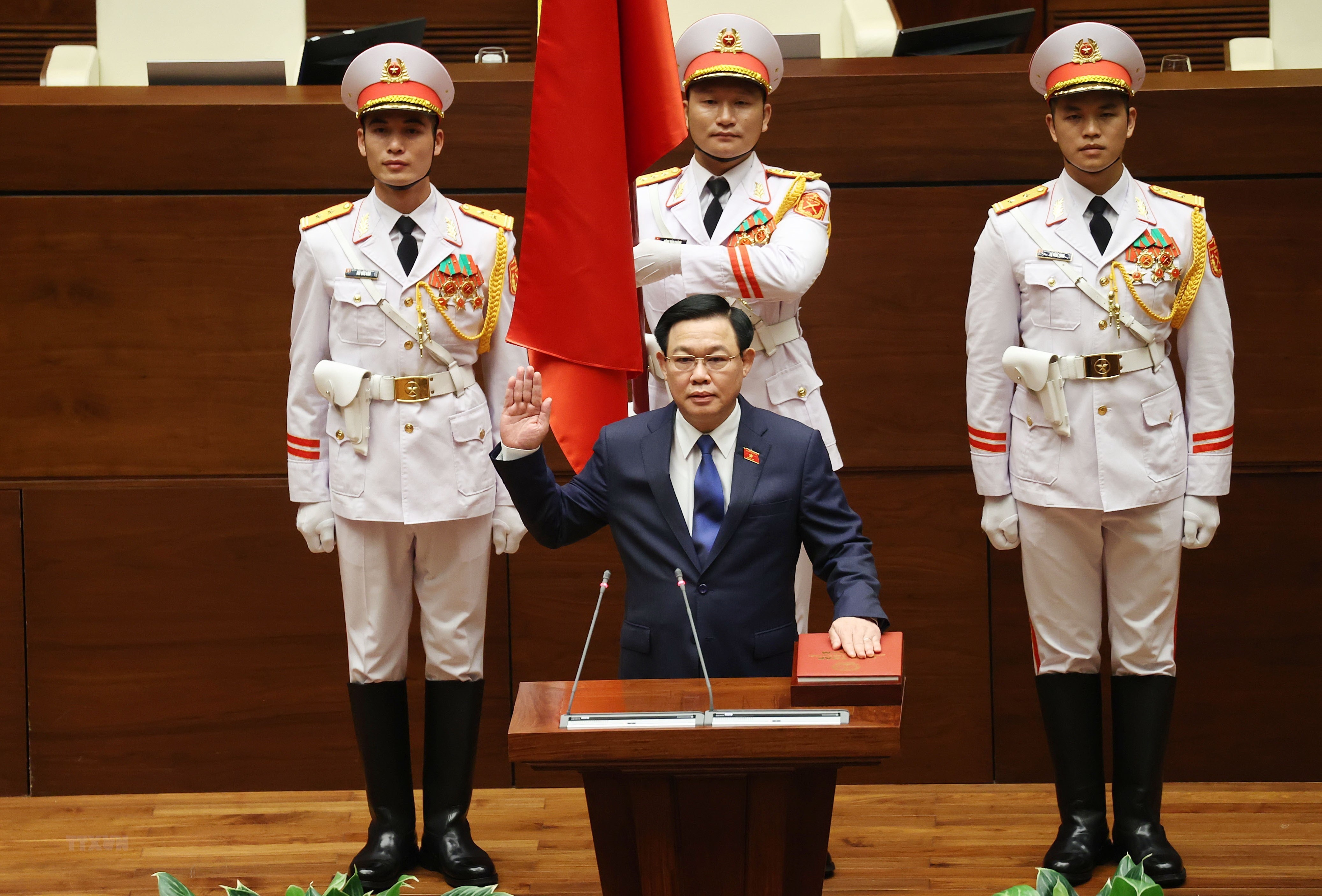 Bản in : 中国全国人大常委会委员长栗战书向越南国会主席王廷惠致贺电 | Vietnam+ (VietnamPlus) Bản in : 中国全国人大常委会委员长栗战书向越南国会主席王廷惠致贺电 | Vietnam+ (VietnamPlus)