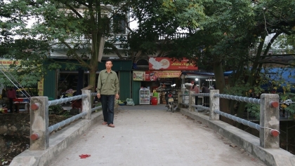 退伍军人为当地人民建设桥梁
