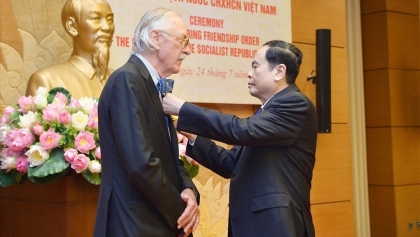 越南向各国议会联盟前秘书长授予友谊勋章