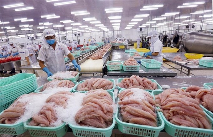 越南海鲜出口商和生产商协会预测,得益于新规定,今年对中国的海鲜出口额将比 2021 年大幅增加70%。(图:越南《投资报》) 越南海鲜出口商和生产商协会预测,得益于新规定,今年对中国的海鲜出口额将比 2021 年大幅增加70%。(图:越南《投资报》)