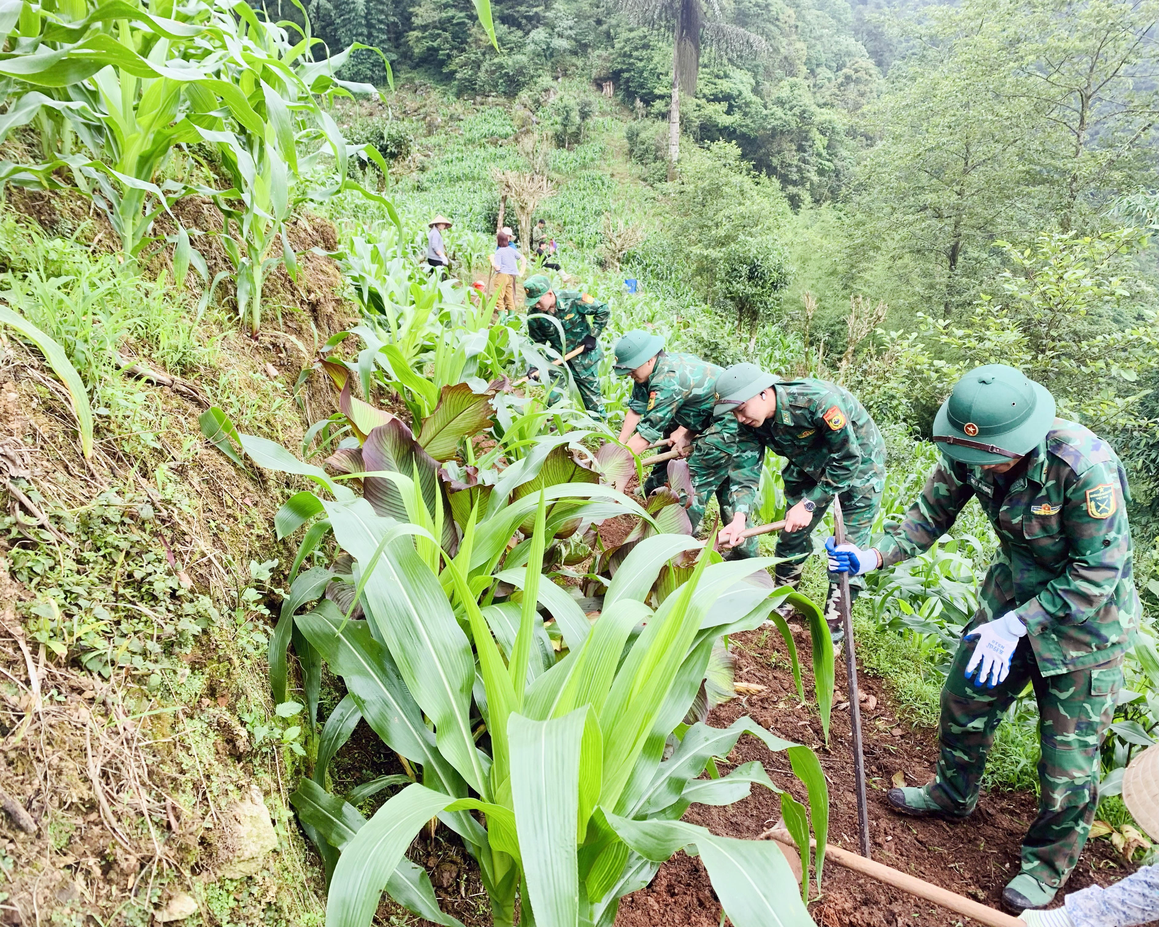 越中边境巡逻道路建设如火如荼推进
