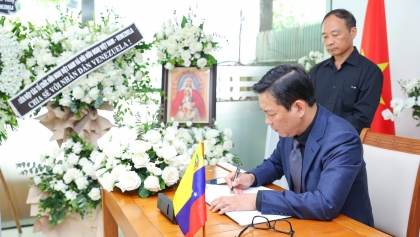 越南友好组织联合会赴委内瑞拉驻越使馆吊唁地震遇难者