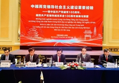 越中两党研讨社会主义建设经验