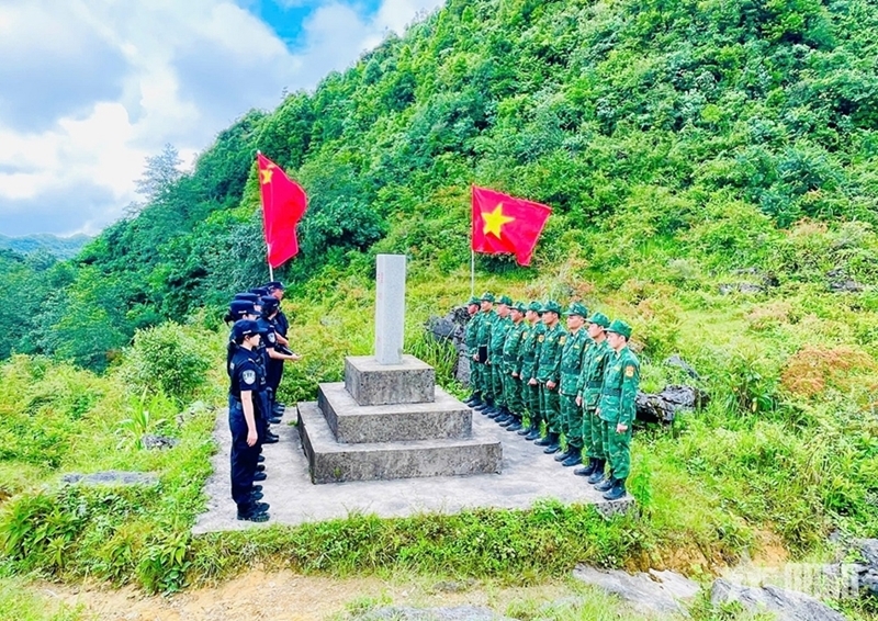 越中边境管理力量开展联合巡逻执法 越中边境管理力量开展联合巡逻执法
