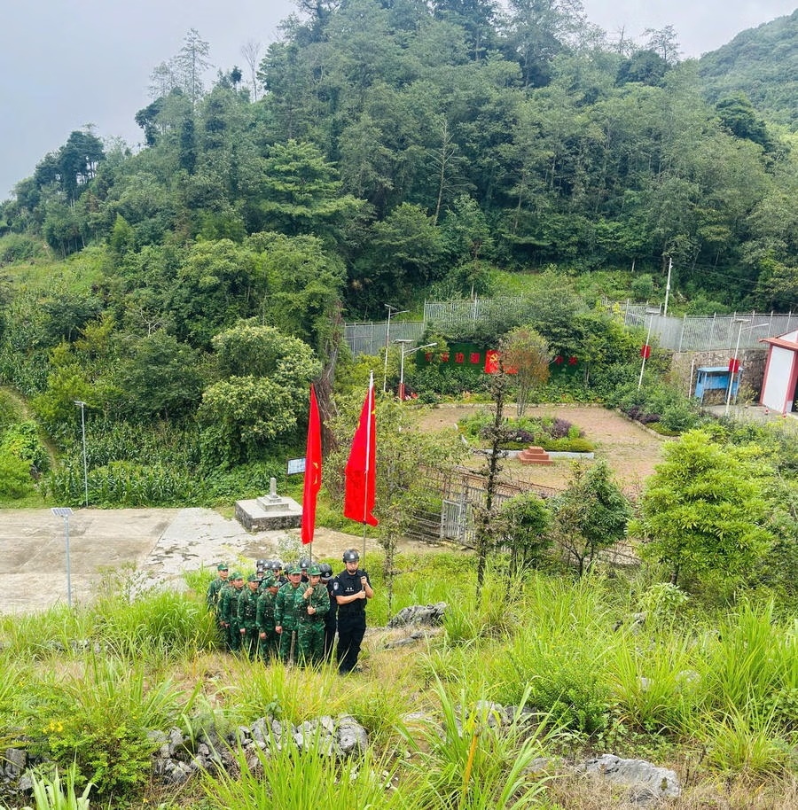 宣光省边防部队与中方深化边境执法合作