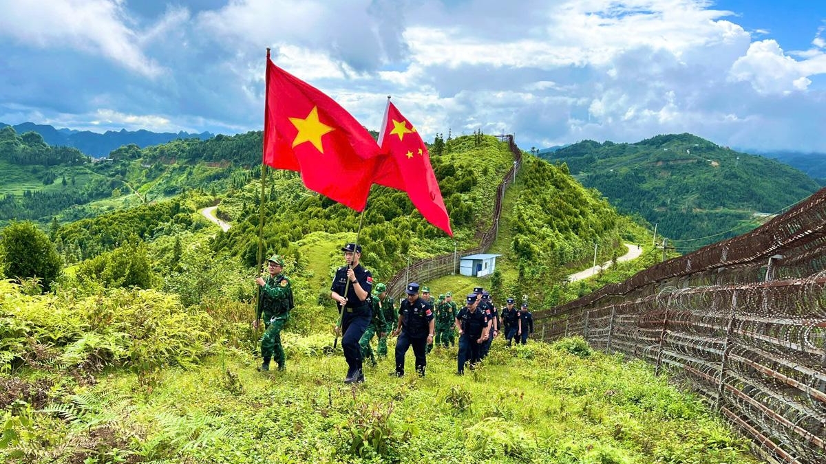 越中边境管理力量开展联合巡逻执法