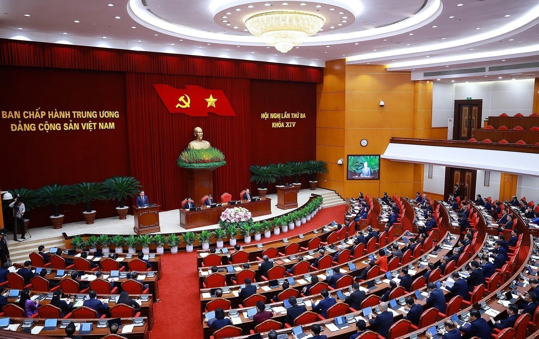 越共第十四届中央委员会第三次全体会议隆重开幕