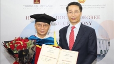 张扬集团（香港）控股有限公司董事长林建中荣获河内大学名誉博士学位证书