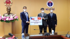 越南接收由捷克政府捐赠的250800剂新冠疫苗