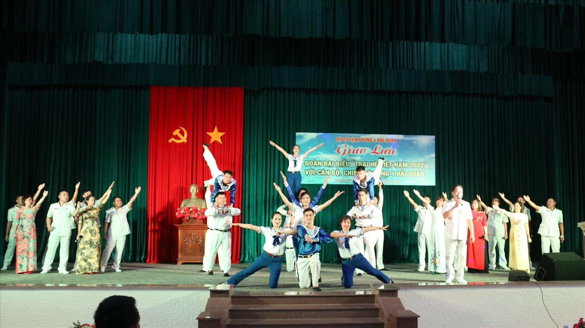 Bản in : 越南海军四区官兵与参加“2022年越南夏令营”的越侨代表交流 | Vietnam+ (VietnamPlus) Bản in : 越南海军四区官兵与参加“2022年越南夏令营”的越侨代表交流 | Vietnam+ (VietnamPlus)