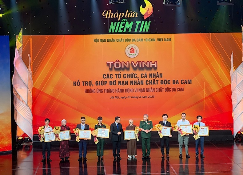 Bản in : 关爱橙剂受害者行动月正式启动 | Vietnam+ (VietnamPlus)