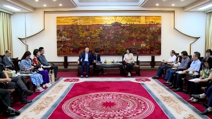 越南芒齐县和中国江城县举行会谈