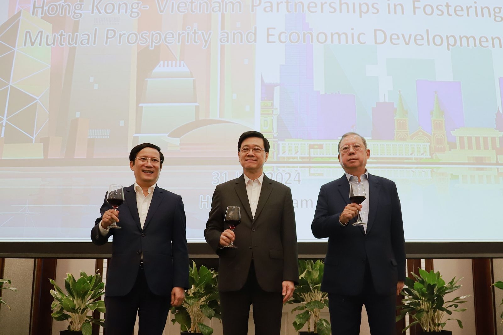 这是双方企业界加强信息交流、寻找越南与中国香港之间投资机会的契机。 这是双方企业界加强信息交流、寻找越南与中国香港之间投资机会的契机。