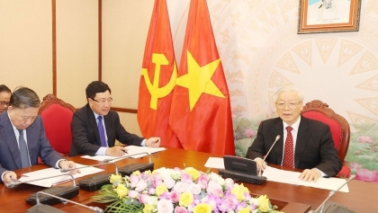 越共中央总书记阮富仲与中共中央总书记、国家主席习近平通电话