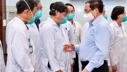 越南政府总理要求及时奖励参加防疫工作的集体和个人