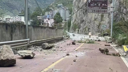 越南领导人就中国四川泸定发生地震致慰问电