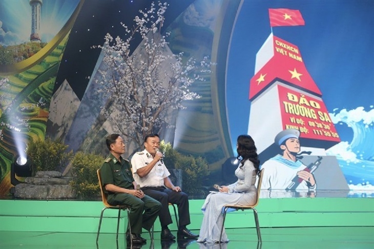范文光准都督参加交流活动。（图:《越南海军报》）