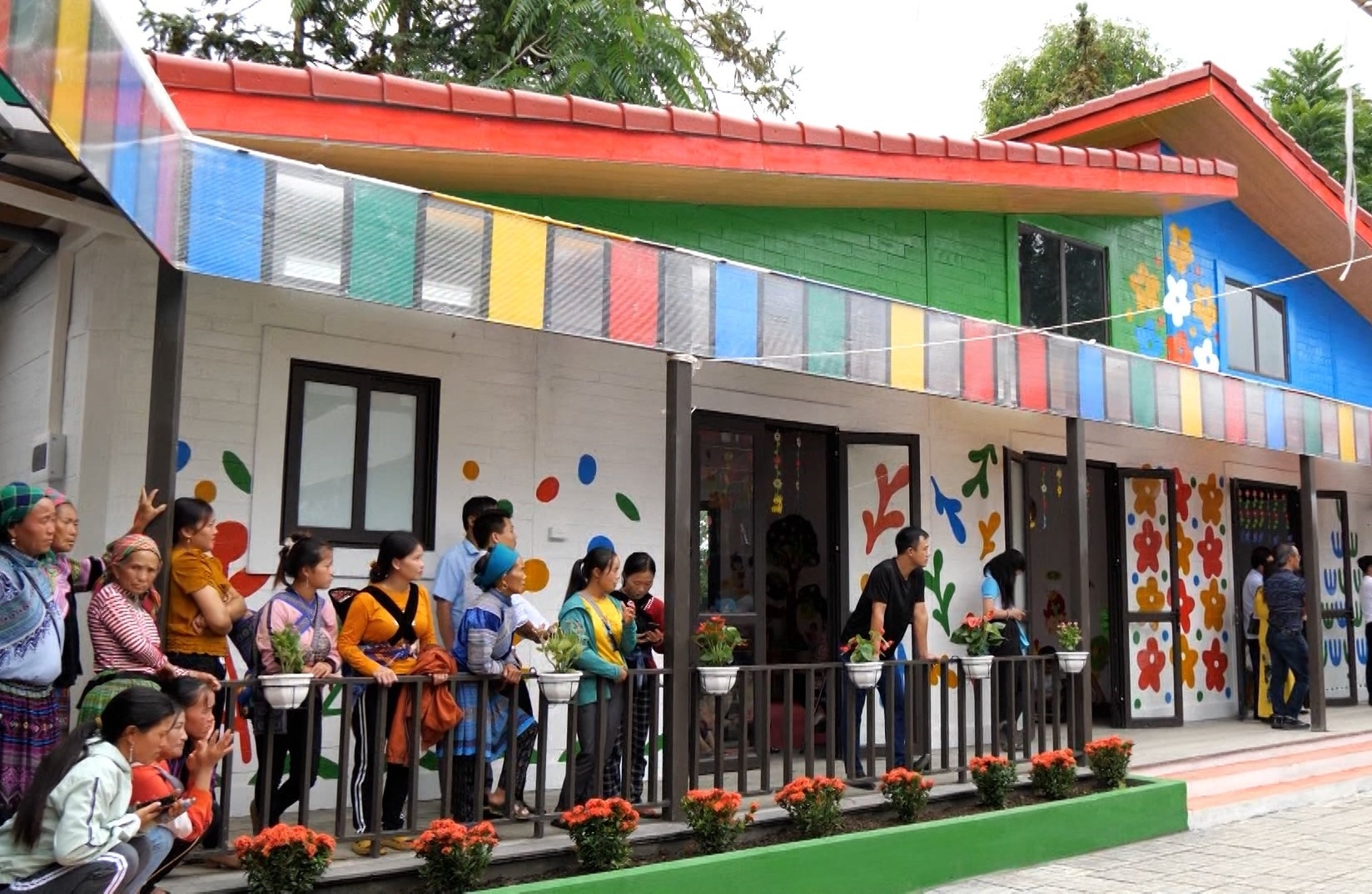 Bản in : 越南第一所用再生塑料建设的学校落成 | Vietnam+ (VietnamPlus)
