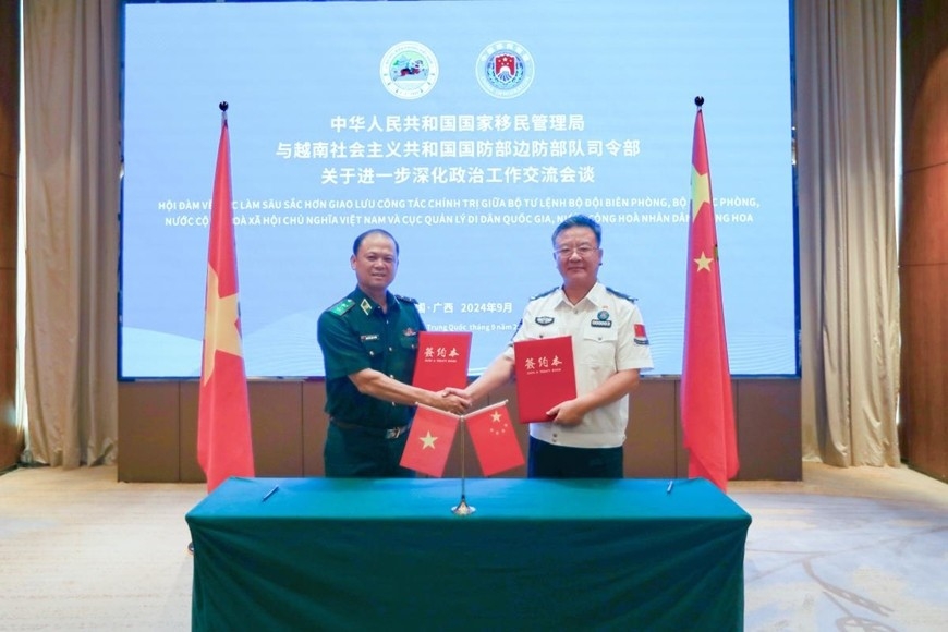 阮英俊中将与李俊杰同志交换会谈备忘录。 阮英俊中将与李俊杰同志交换会谈备忘录。
