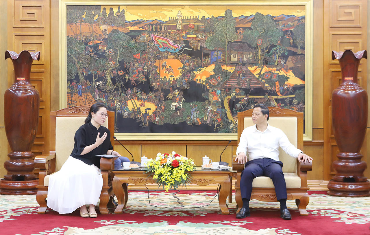 北宁扩大与中国企业合作,迈向可持续发展与净零目标 Bà Shilei đánh giá cao tiềm năng và bày tỏ mong muốn được nghiên cứu cơ hội đầu tư vào Bắc Ninh trong các lĩnh vực phát điện bằng năng lượng mới, vật liệu mới và các ngành công nghệ xanh, nhằm góp phần vào mục tiêu Net Zero.