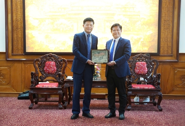 顺化市随时欢迎并携手中国企业和投资者