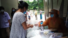 新西兰和瑞士驻越大使馆向胡志明市外省特困滞留务工人员提供人道援助资金
