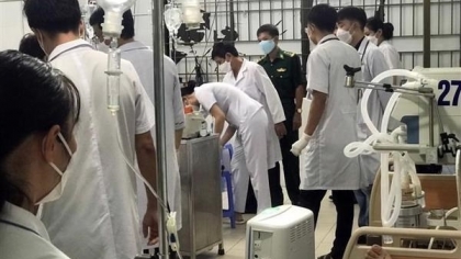 及时营救中国籍船上9名疑似食物中毒船员