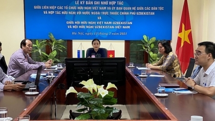 人民外交：顺应形势，抗击疫情