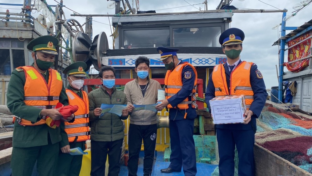 Bản in : 在海防市白龙尾加大打击非法捕捞活动的宣传力度 | Vietnam+ (VietnamPlus) Bản in : 在海防市白龙尾加大打击非法捕捞活动的宣传力度 | Vietnam+ (VietnamPlus)