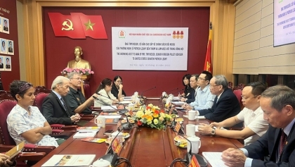 越南和美国携手克服战争后果