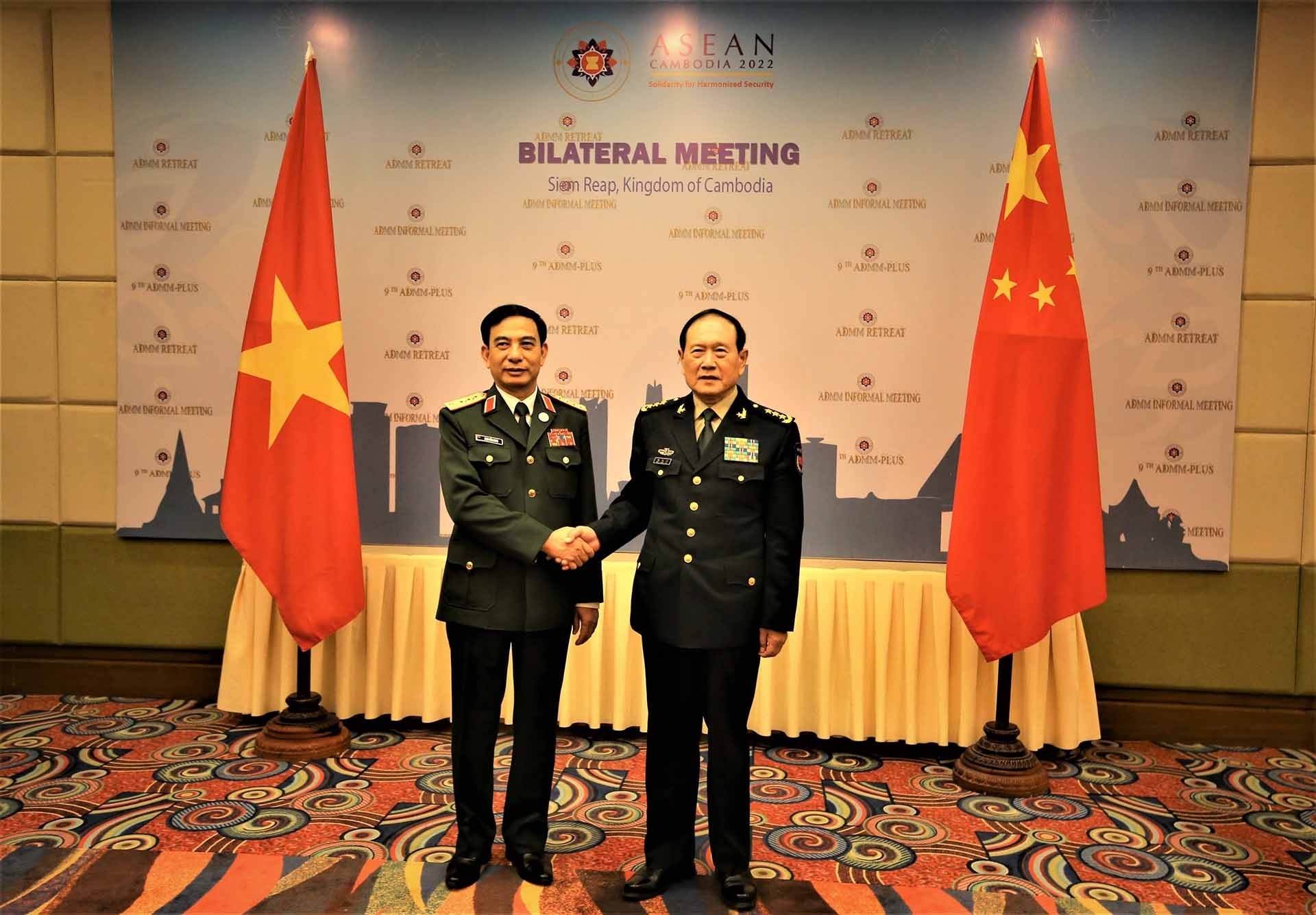 国防部部长潘文江大将会见中国国防部长魏凤和 国防部部长潘文江大将会见中国国防部长魏凤和