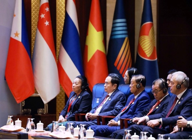 基于第45届东盟议会联盟大会(AIPA-45)的共同主题,越南在AIPA青年议员会议、社会委员会、AIPA女议员会议、经济委员会上提出了四项倡议/决议草案。越南代表团审议共同支持六项决议,其中五项由老挝提议,一项由印度尼西亚、老挝和马来西亚共同提议。 基于第45届东盟议会联盟大会(AIPA-45)的共同主题,越南在AIPA青年议员会议、社会委员会、AIPA女议员会议、经济委员会上提出了四项倡议/决议草案。越南代表团审议共同支持六项决议,其中五项由老挝提议,一项由印度尼西亚、老挝和马来西亚共同提议。