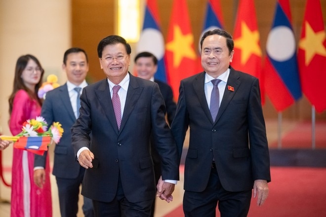 越南国会主席陈青敏率领越南国会高级代表团于2024年10月17日至19日对老挝人民民主共和国进行正式访问,并出席第45届东盟议会联盟大会(AIPA-45)。 越南国会主席陈青敏率领越南国会高级代表团于2024年10月17日至19日对老挝人民民主共和国进行正式访问,并出席第45届东盟议会联盟大会(AIPA-45)。