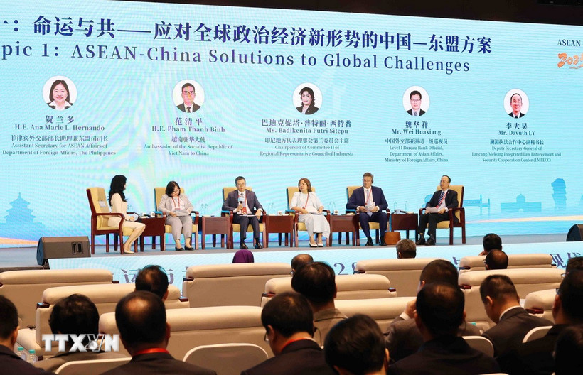贸易跃升合作扩展中国与东盟携手迈向更高水平 Toàn cảnh Phiên đối thoại chuyên đề cấp cao trong khuôn khổ Tuần lễ ASEAN-Trung Quốc 2025. (Ảnh: Công Tuyên/TTXVN)