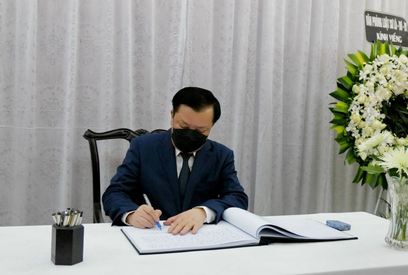 胡志明市、河内市领导吊唁原中共中央总书记江泽民逝世 胡志明市、河内市领导吊唁原中共中央总书记江泽民逝世
