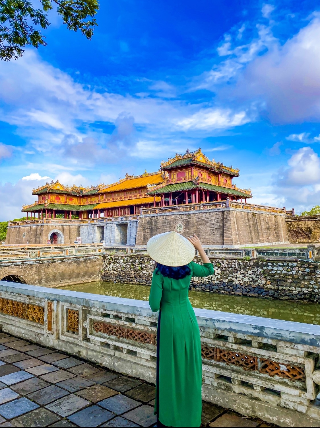 国际友人爱上越南下龙湾的美景