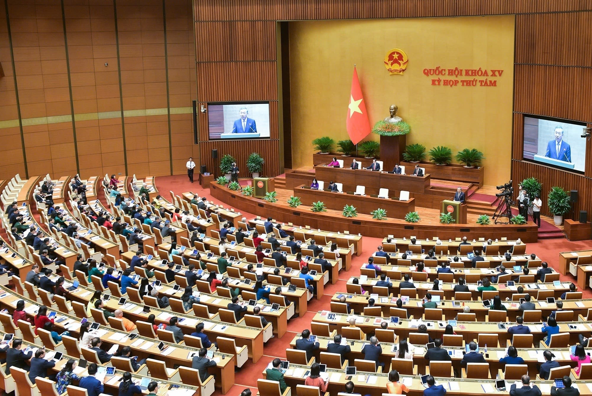 第十五届全国人民代表大会第八次会议开幕式。 第十五届全国人民代表大会第八次会议开幕式。