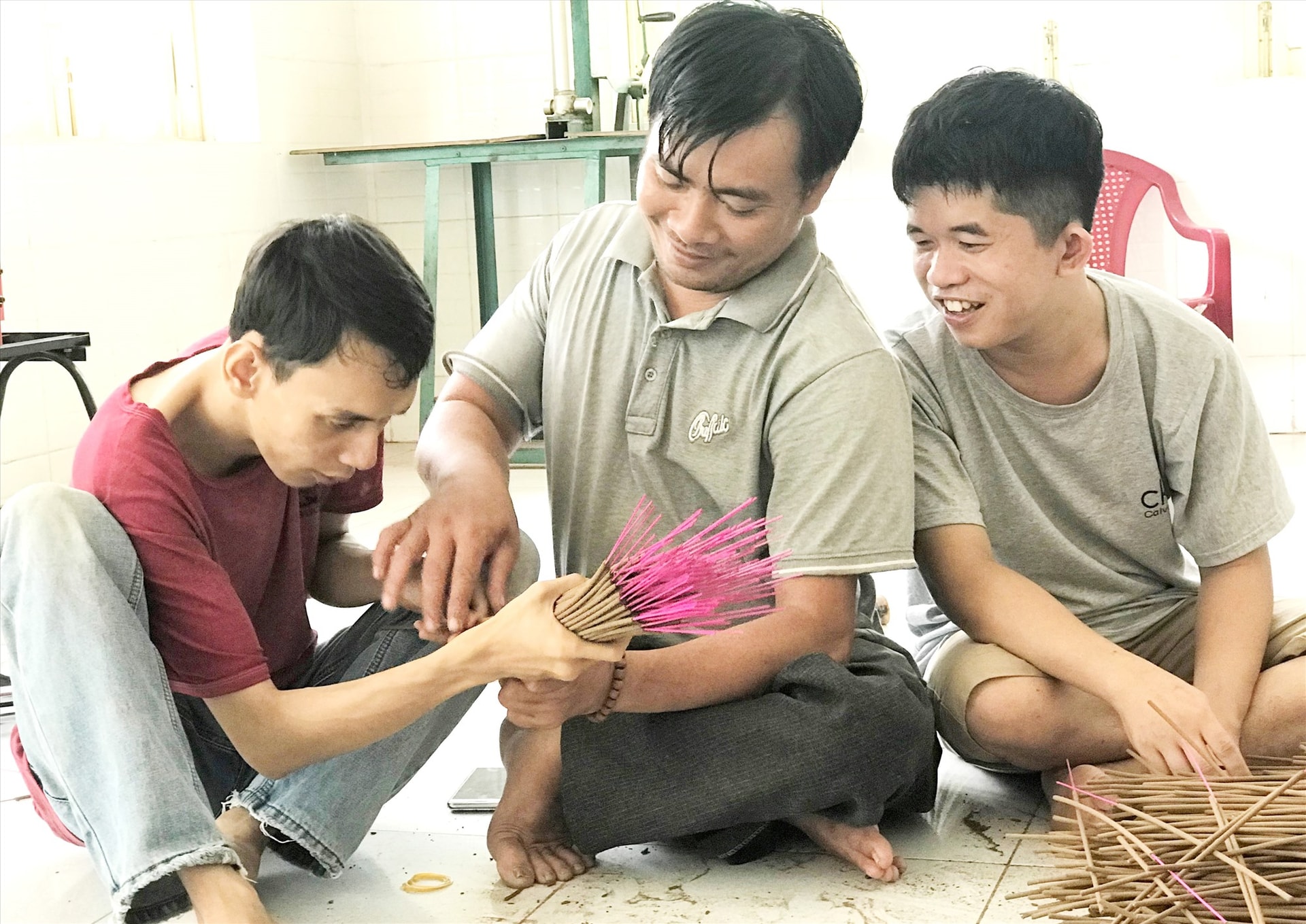 为橙剂受害者提供可持续且包容性的生计 Vượt khó, chăm lo nạn nhân da cam