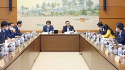 国会代表分组进行讨论以解决瓶颈问题并助力发展