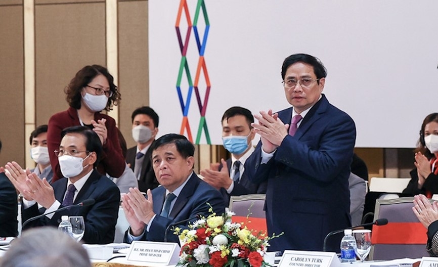 越南政府总理范明政出席在河内举行的题为“在新常态下恢复和发展供应链”的企业论坛并发表重要讲话。 越南政府总理范明政出席在河内举行的题为“在新常态下恢复和发展供应链”的企业论坛并发表重要讲话。