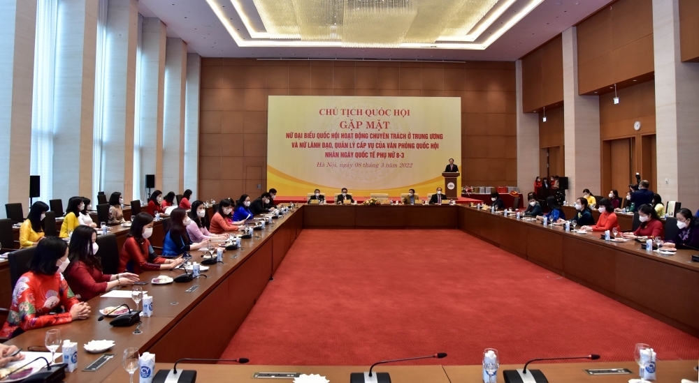 女国会代表积极为国会活动的革新做出贡献。