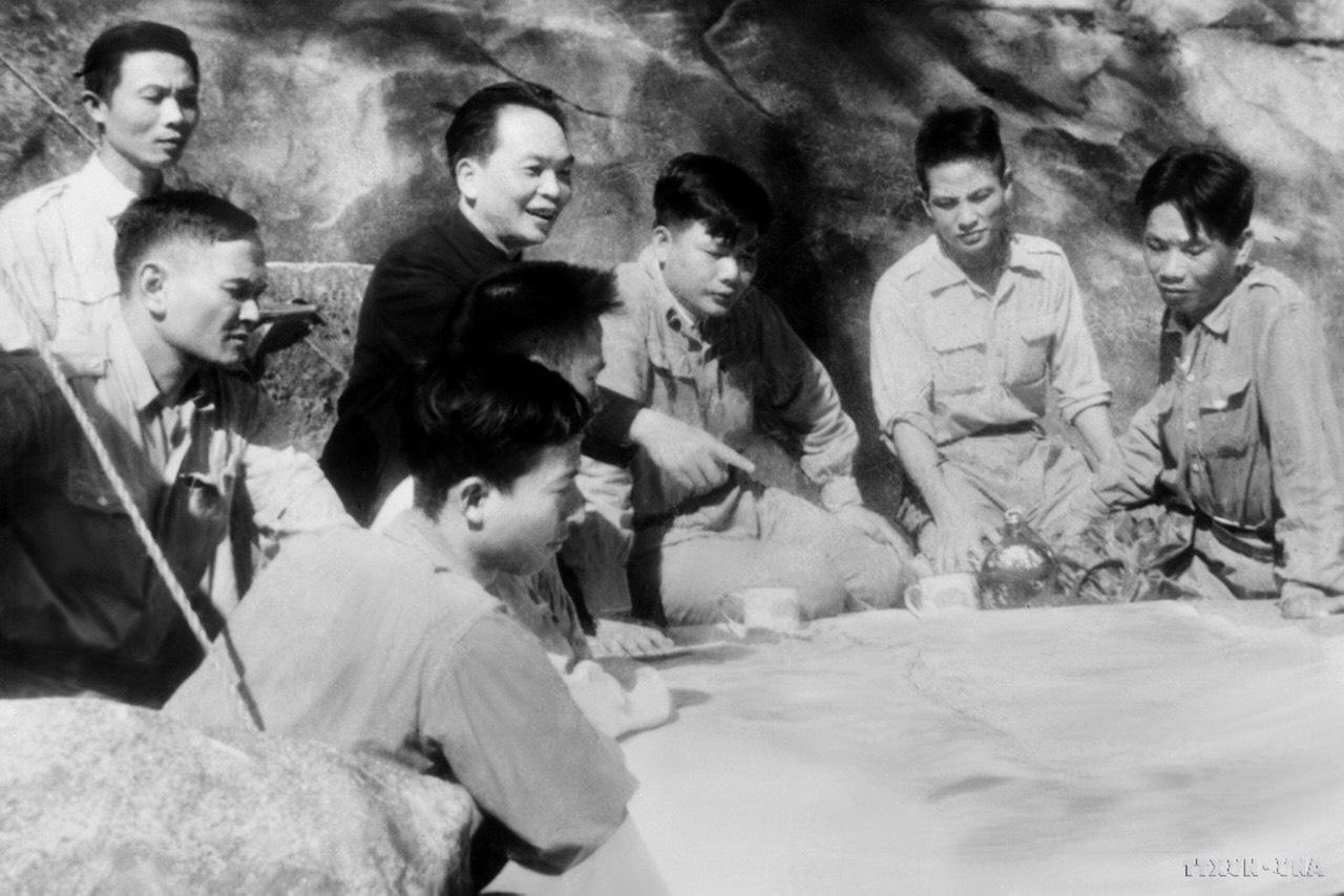 “沿着武元甲大将足迹”的专题展在奠边府大捷博物馆举行。