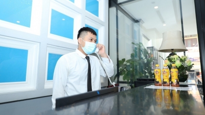 酒店前台兼职送外卖仍参与免费救援活动