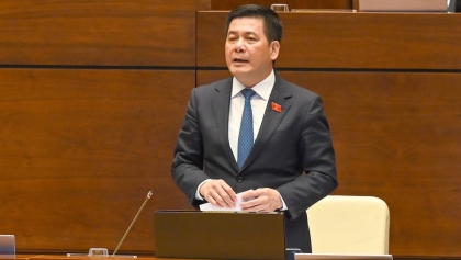 工贸部部长与资源环境部部长接受质询